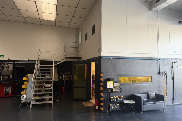 Продажа действующего автосервиса в Алтее, Испания