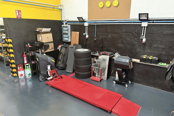 Продажа действующего автосервиса в Алтее, Испания