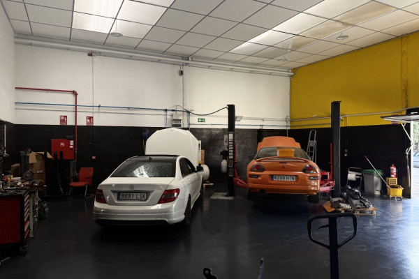 Продажа действующего автосервиса в Алтее, Испания