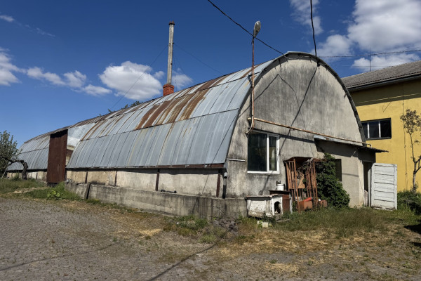 Продаж виробничо-складського комплексу 1 552,6 м2, 0,41 га у Закарпатській області