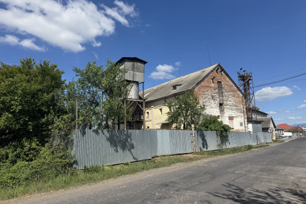 Продаж виробничо-складського комплексу 1 552,6 м2, 0,41 га у Закарпатській області