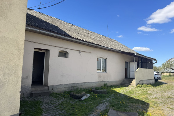 Продаж виробничо-складського комплексу 1 552,6 м2, 0,41 га у Закарпатській області