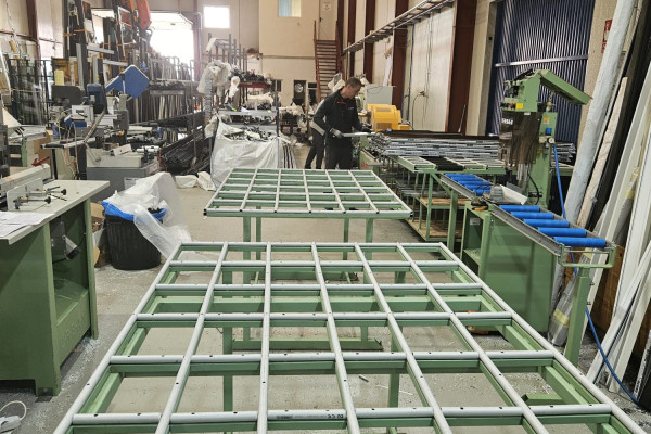 Продажа производства металлопластиковых и алюминиевых окон в Испании