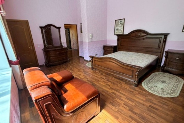Продажа загородного доходного дома 1 230 м² в Козине, Конча-Заспа