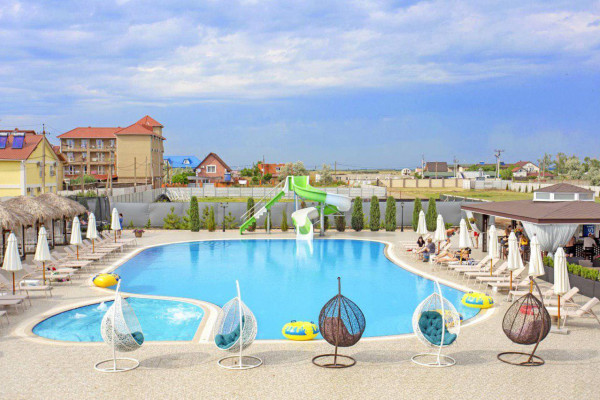 Roksolana hotel in Zaliznyi Port (Zhelezny Port)