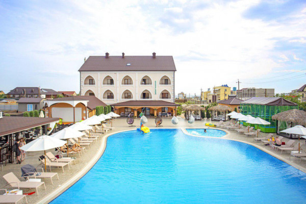 Roksolana hotel in Zaliznyi Port (Zhelezny Port)