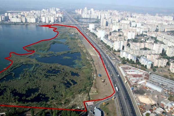 Виталий Хомутынник инвестирует в недостроенный ТРЦ "Вырлица"