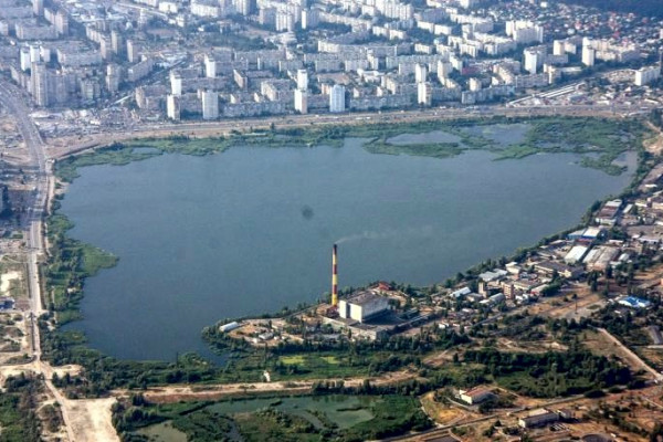 Виталий Хомутынник инвестирует в недостроенный ТРЦ "Вырлица"