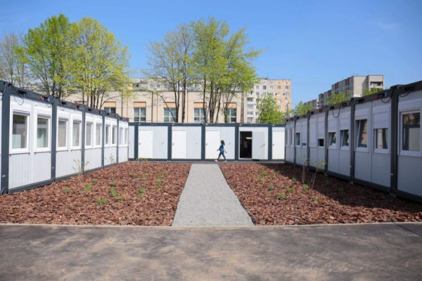 Первый пошел: в Бородянке открыли модульный городок для пострадавших от войны