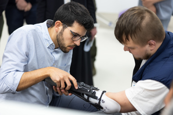 Недалеко от Львова открыли первый центр протезирования и реабилитации Superhumans