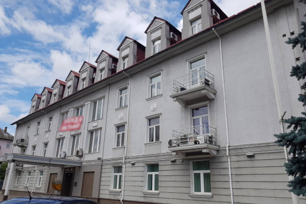 Отдельностоящее офисное здание 2200 кв.м. в Киеве