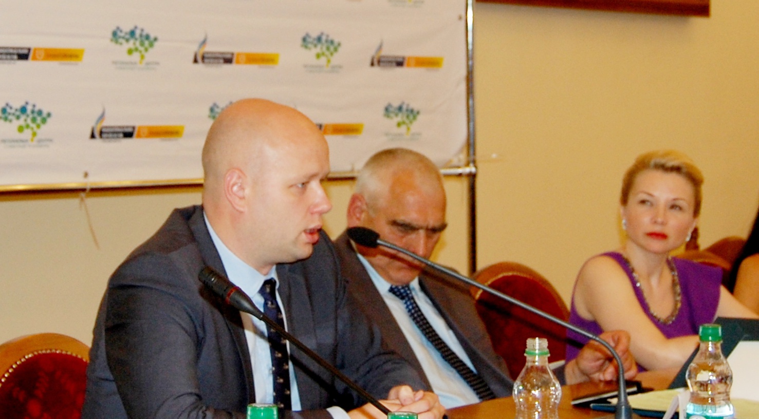 Круглый стол «Проблемы и пути активизации инвестиционной деятельности в Украине в условиях кризиса»