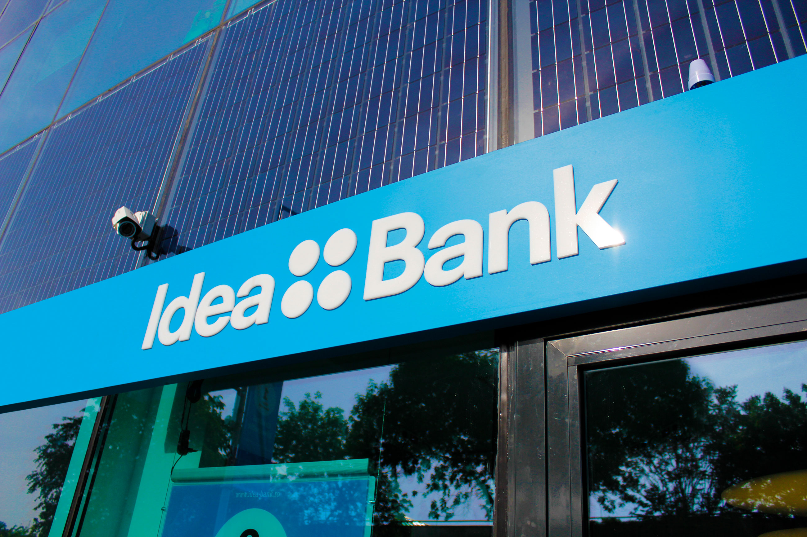 01-Idea-Bank-Brand-Localization-by-Brandient