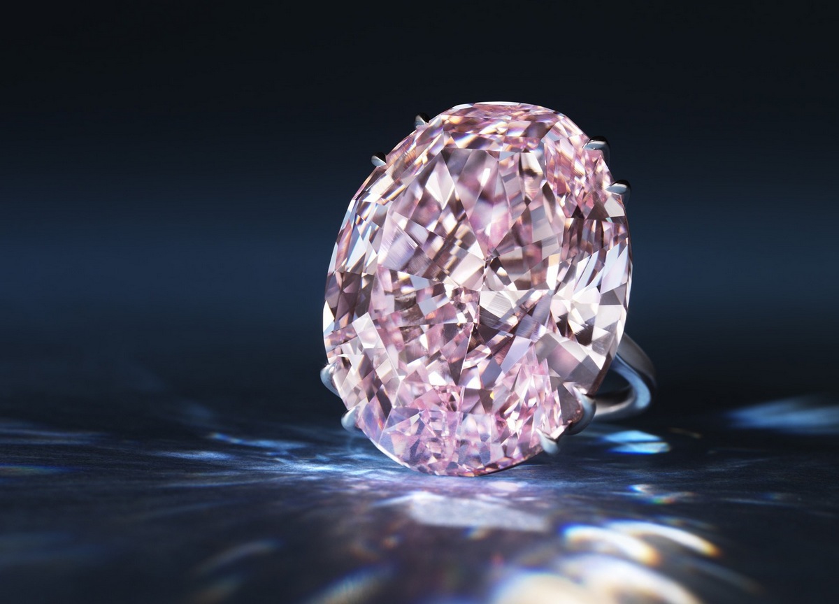 розовый бриллиант