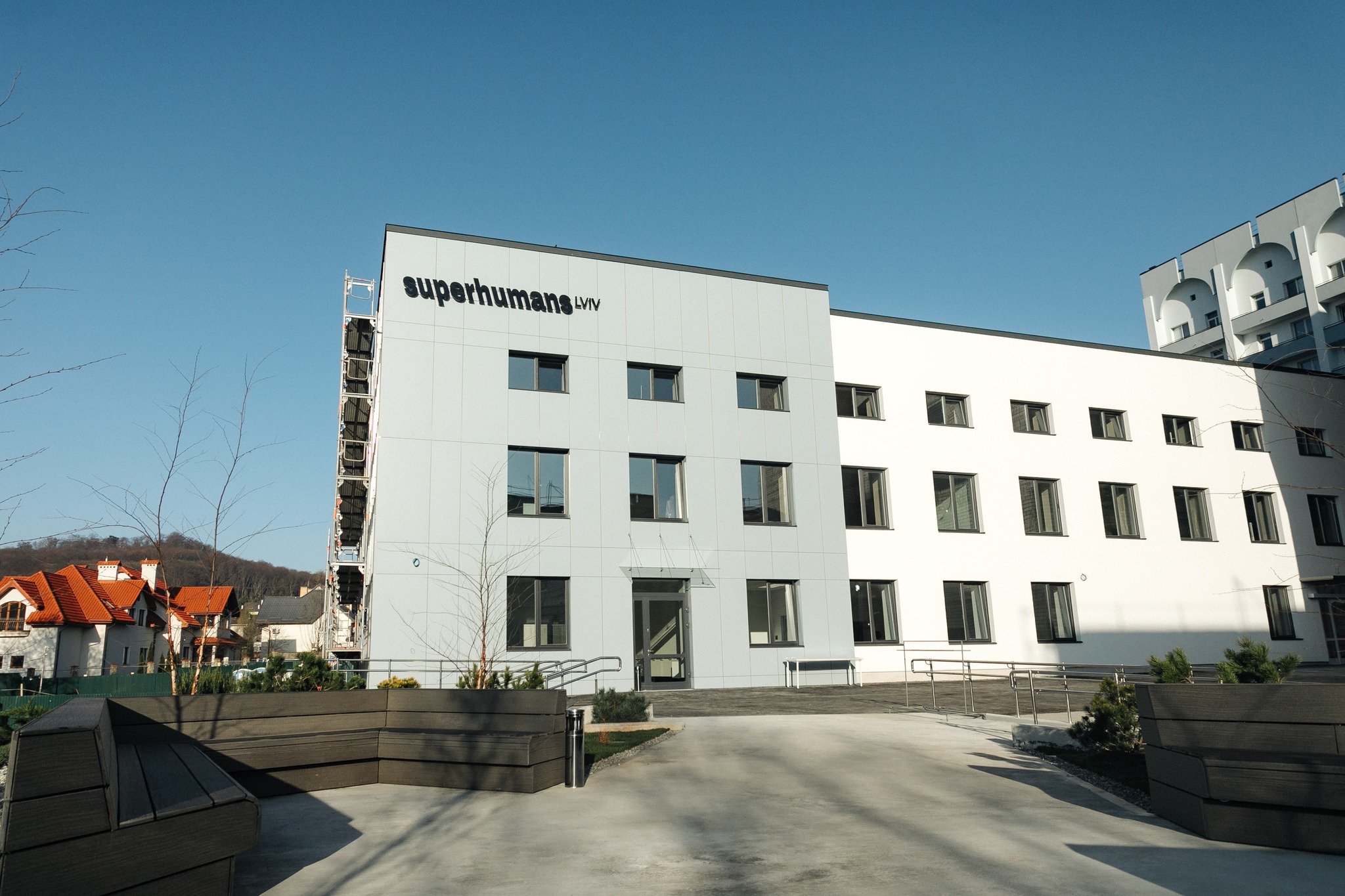 Неподалік Львова відкрили перший центр протезування та реабілітації Superhumans