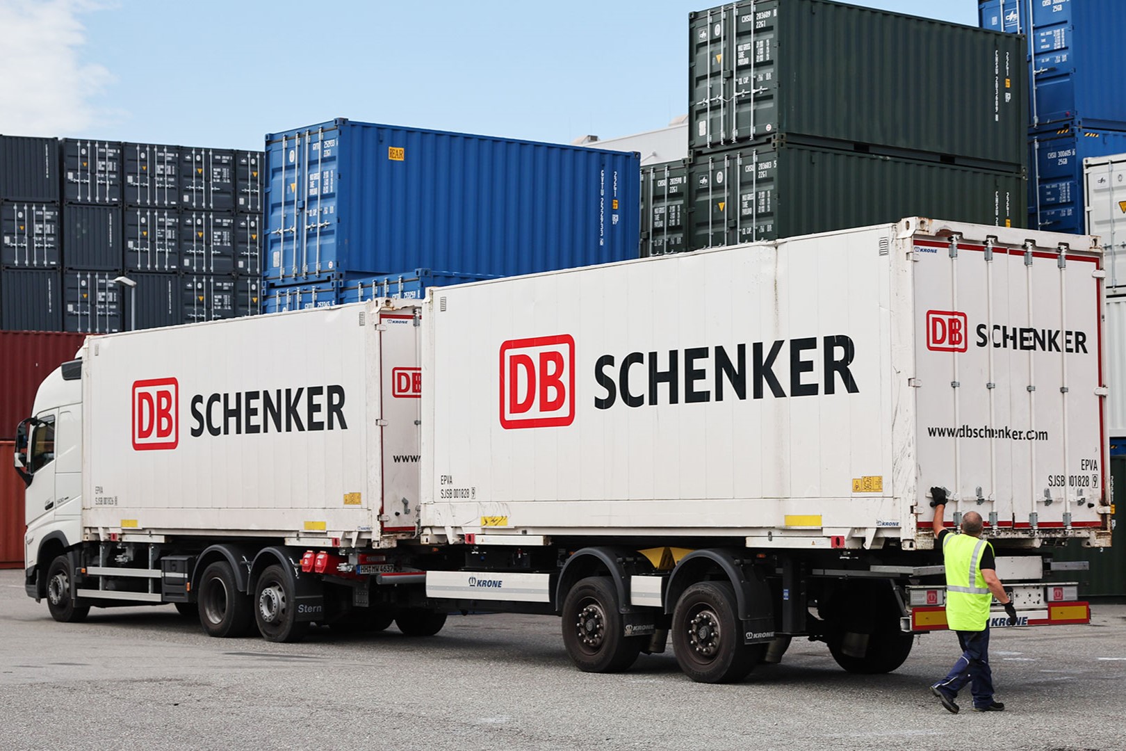 DSV продает акции датской логистической компании DB Schenker на сумму €5 млрд