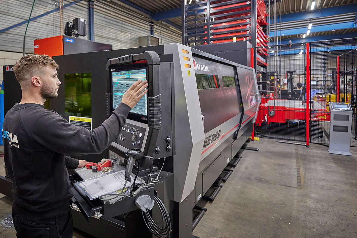 Інвестиції у сектор металообробки в період війни: нові можливості, ризики та стратегія для інвестора